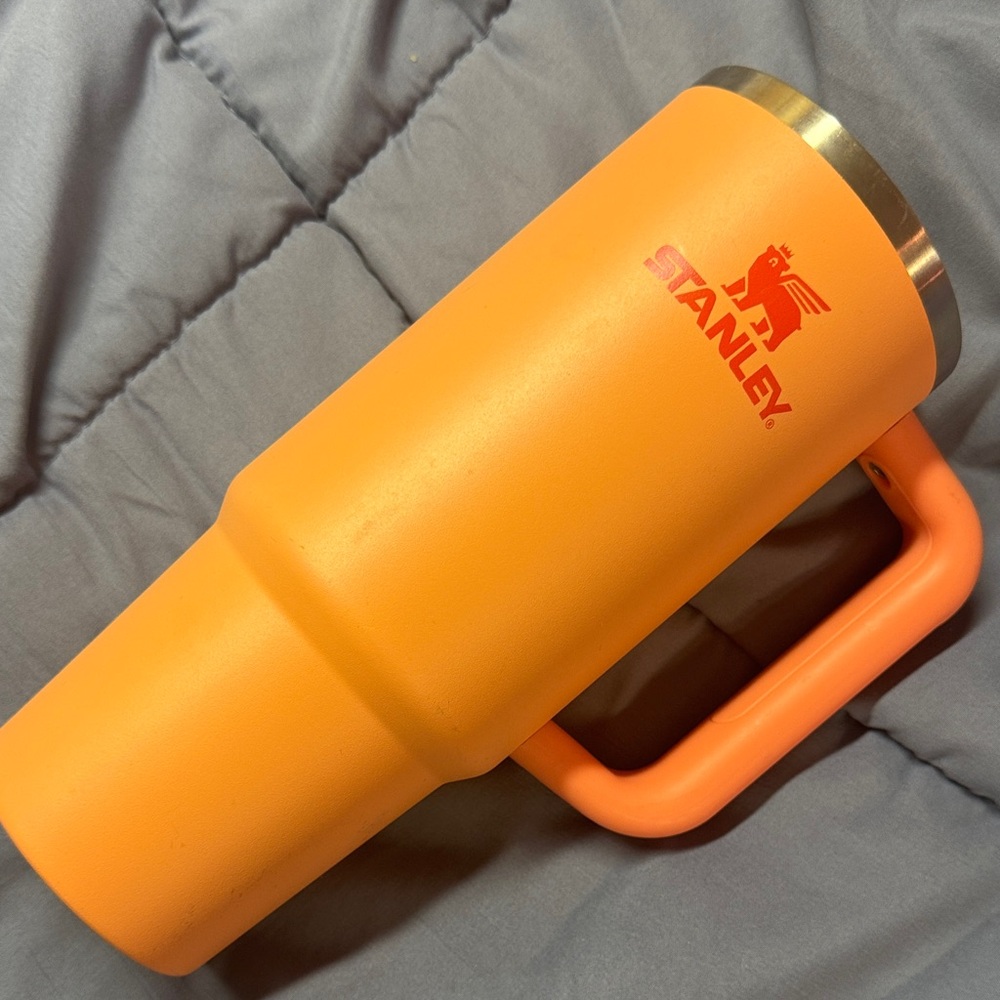30 Oz Stanley Tumbler - Picture 6 of 10